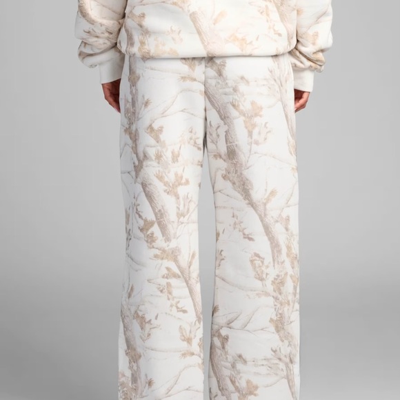 Comfrt White Oak Straight Leg Sweatpants - Picture 3 of 4